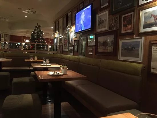 Julian's Bar & Restaurant