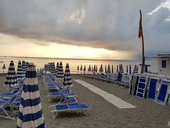 Bagni La Lampara Beach Bar