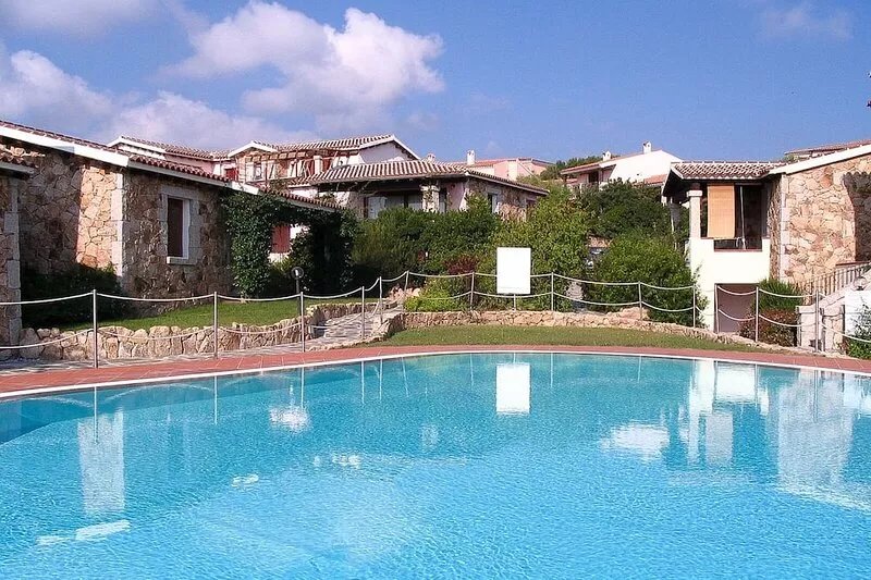 Apartment with garden and wi-fi in residence with swimming pool