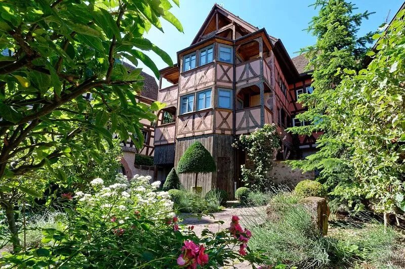 The Alsatian Hart***** - Panoramic views of Riquewihr and the vineyards. Quiet.