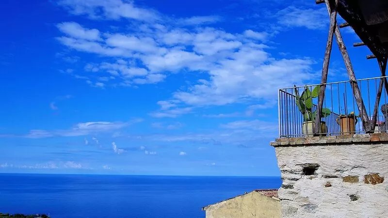 Characteristic house in Belmonte Calabro with Terrazo seen to the sea
