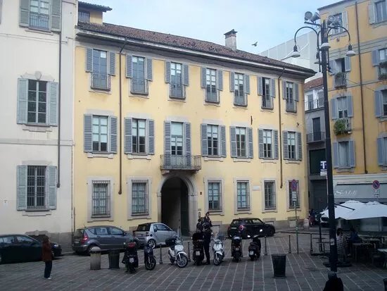 Edicola Votiva La Vergine Dei Facchini