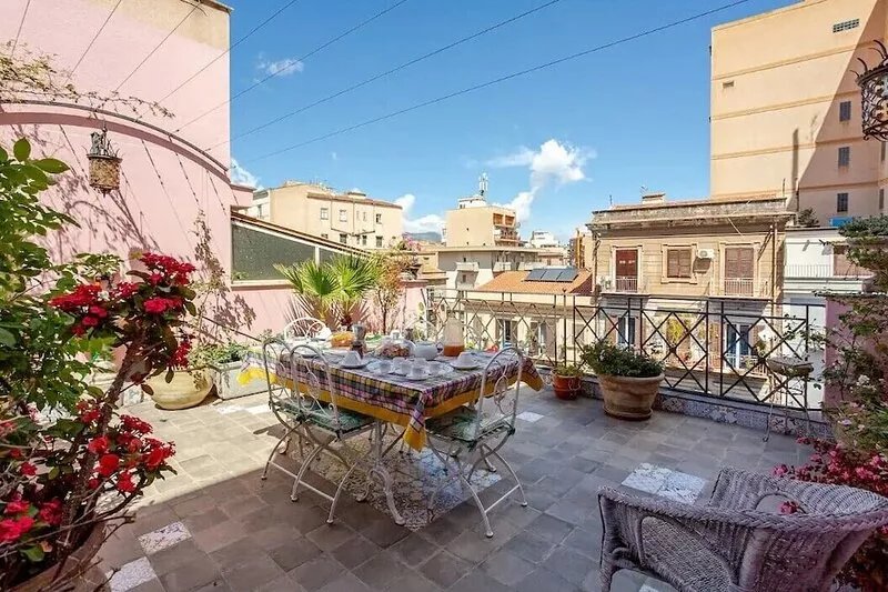 Apartment Giulia is a Luxurious and Spacious Apartment Near Teatro Massimo