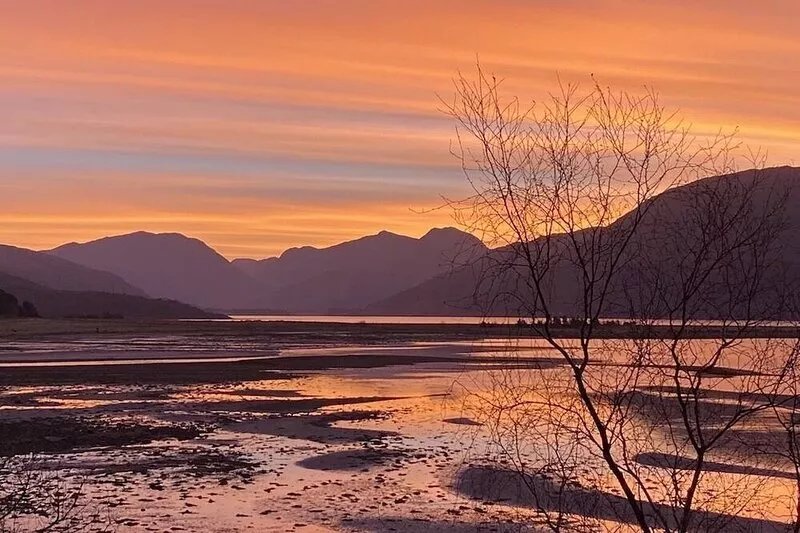 Cosy Garden Cottage For Two Close To The Sea And With Views Of Ben Nevis