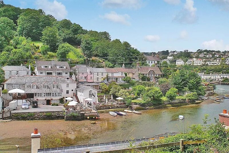 2 bedroom accommodation in Noss Mayo
