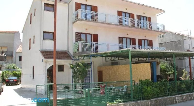 Apartmani Lovre I Marin