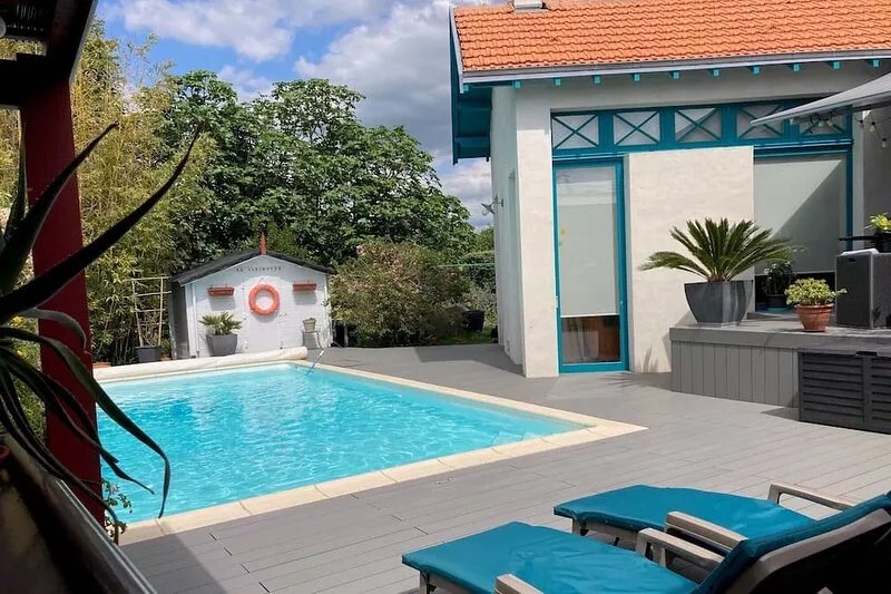 Very pleasant bed and breakfast in a villa with swimming pool