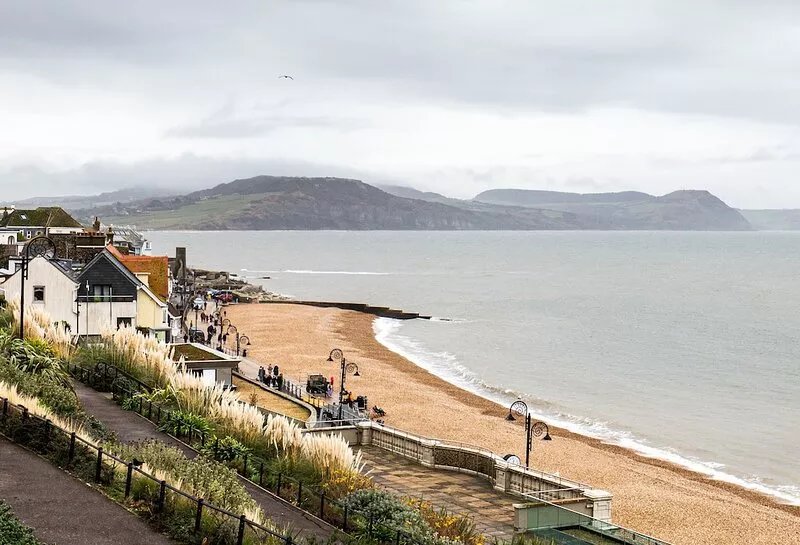Old baker's apartment with Lyme Regis on your doorstep