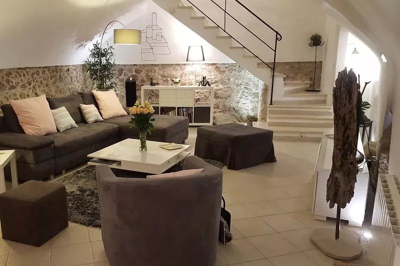 Beautiful apartment with character, 5 minutes from the beach, port and market.