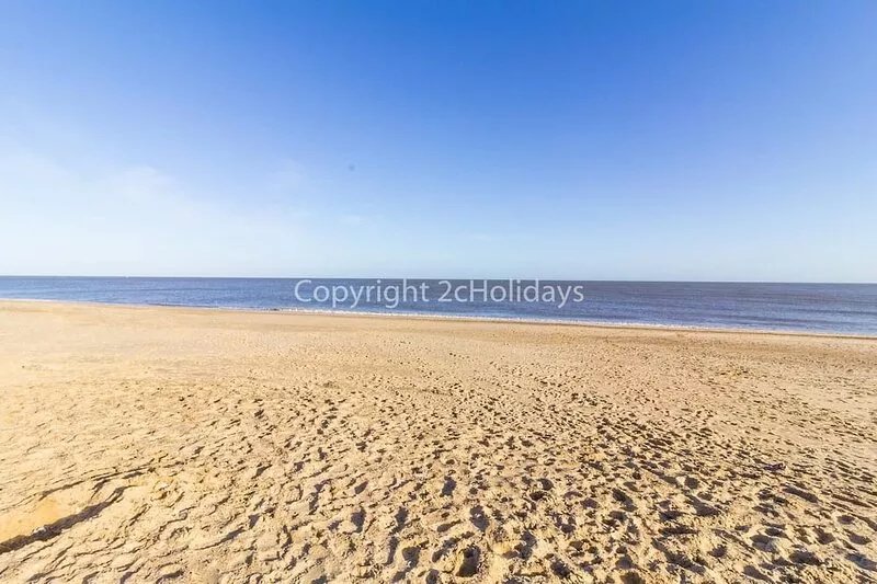 7 berth chalet nearby Hemsby beach in Norfolk ref 18168B