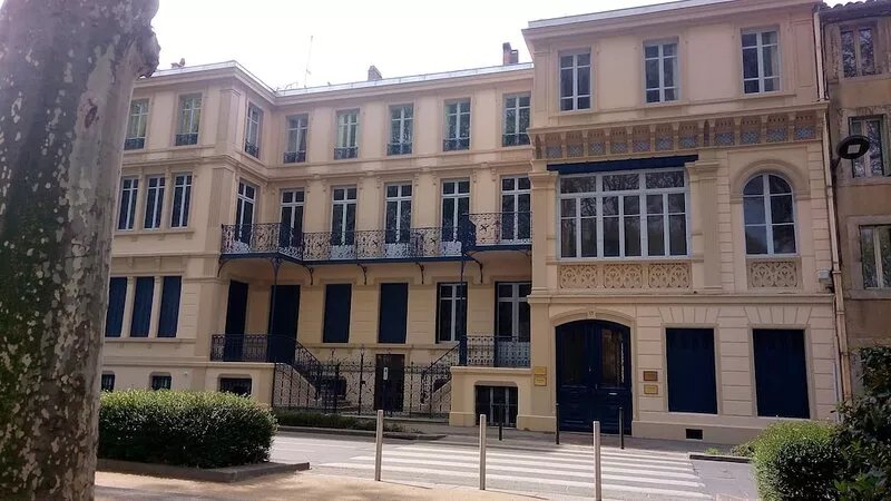 Large apartment of character with private courtyard.