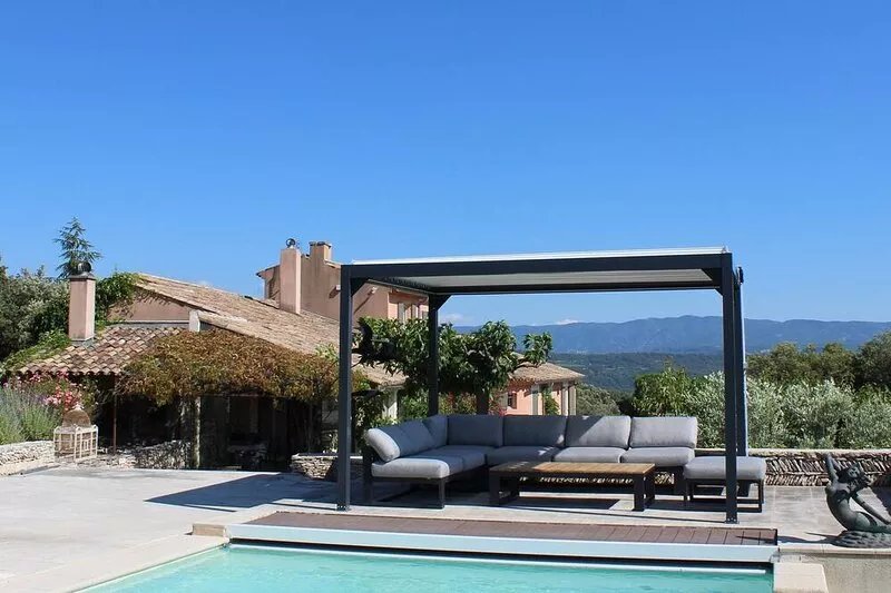 Superb property with heated pool and breathtaking views!
