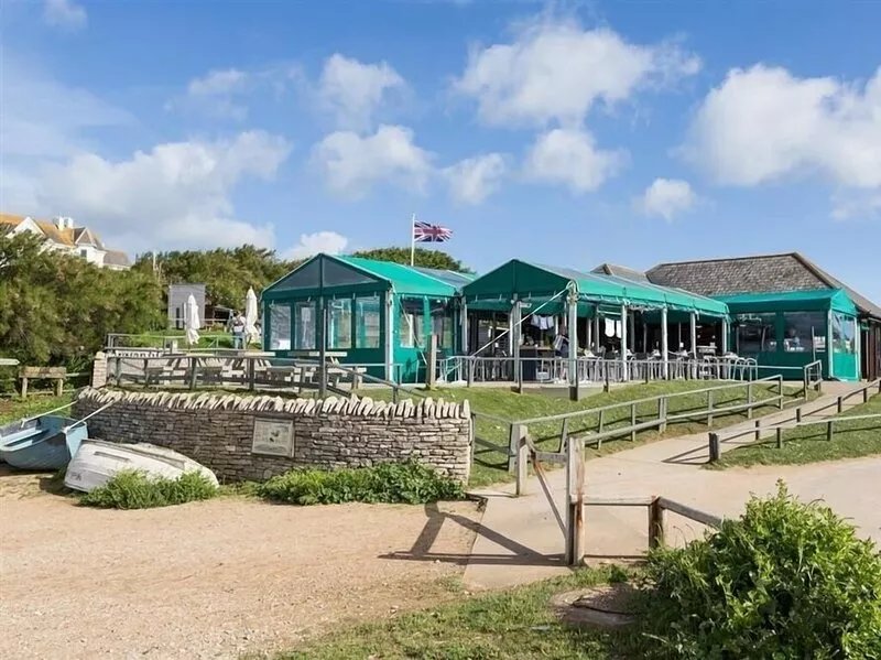 LILAC COTTAGE, pet friendly, with a garden in Burton Bradstock