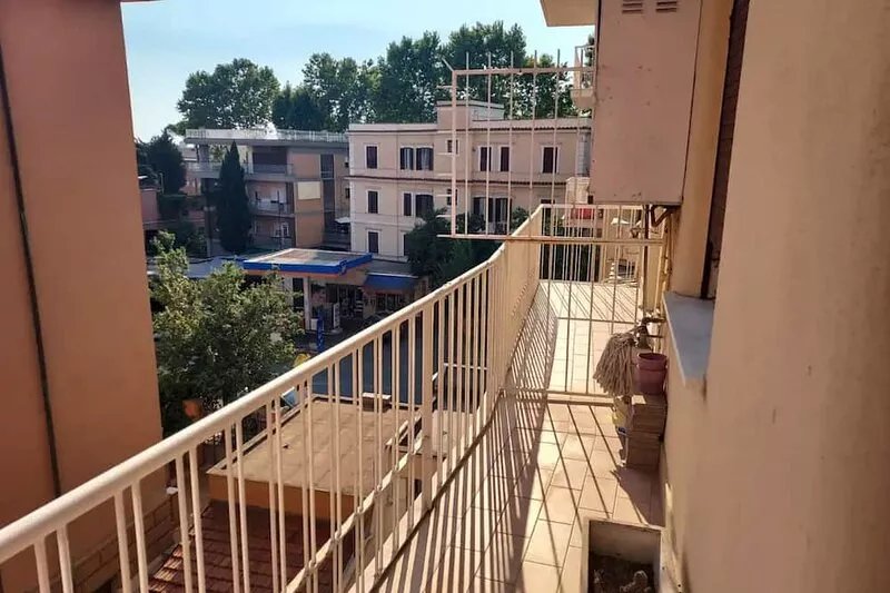 Direct connection to the city center. Comfortable apartment in the green.