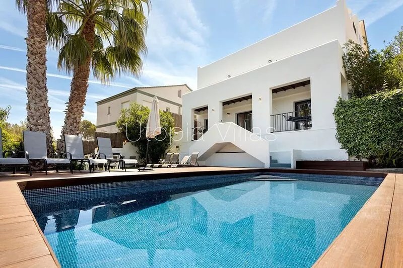Great familiar house for 12 people in Olivella , 12 mn from Sitges, Barcelona
