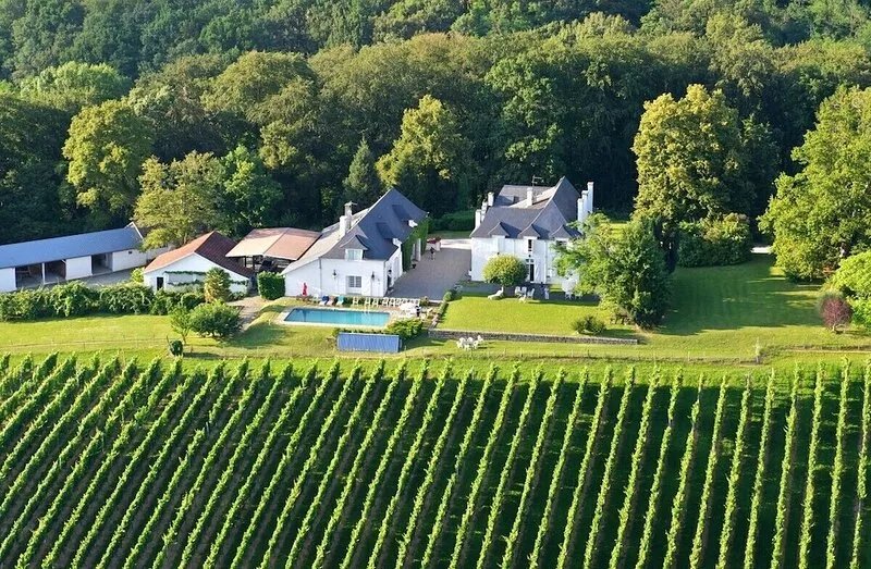 Manor House Apartment situated within 18th Century Manor House + Pool, PAU