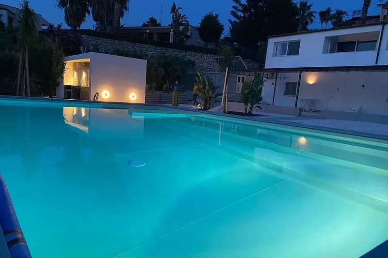 WHITE VILLA sleeps up to 23 people IDEAL FOR FAMILIES AND FRIENDS