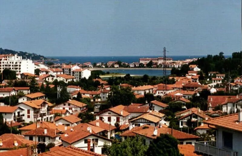Renting the sea (with parking and garden) to the Spanish border ...