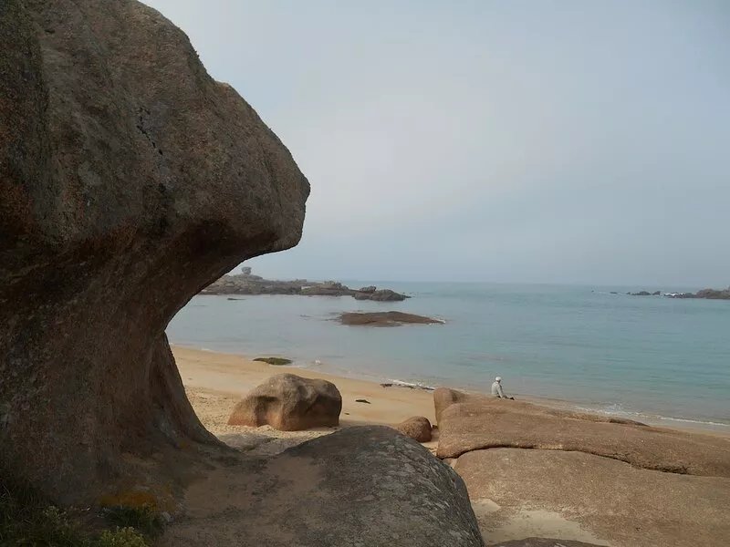 50m de la mer  (2mn à  pied),ancienne maison de pêcheurs entièrement rénovée.