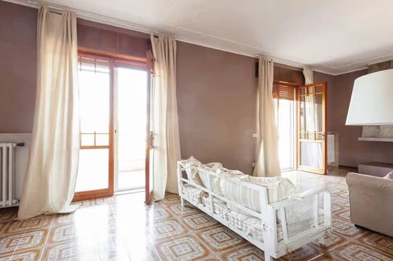 Spacious first floor apartment in a shabby chic style