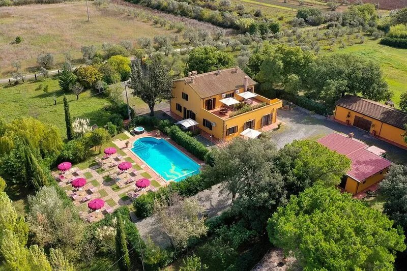 Wonderful 58 sqm apartment with pool in the countryside just 3km from the beach