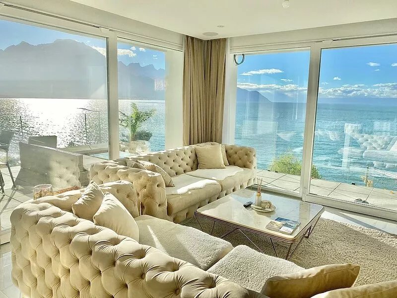 Sunset Home, Luxury Lake Front Apartment