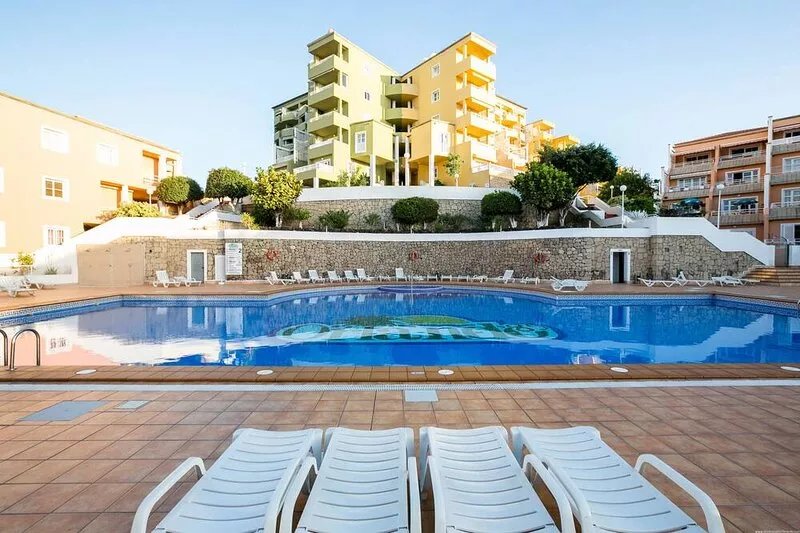 Located  in a popular  Orlando complex with 3  swimming pools and a pool s