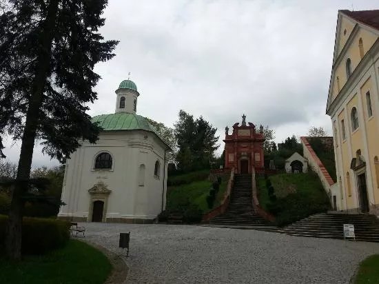 Klasterni areal v Ostrove