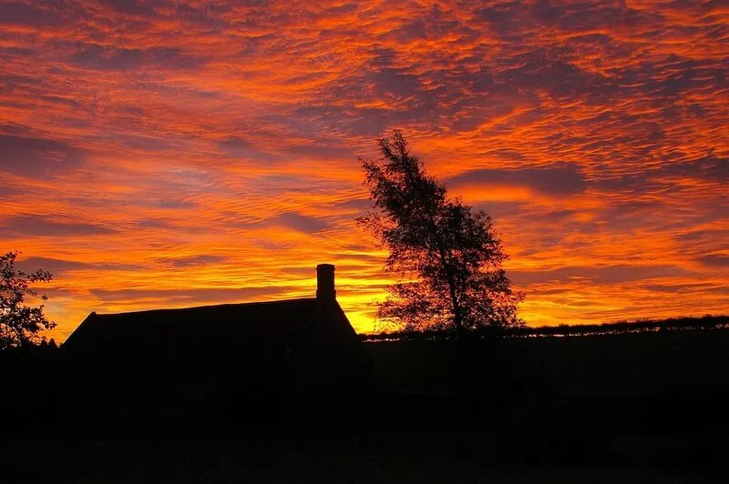 Tastefully renovated, ideally located cottage for a peaceful or active break.