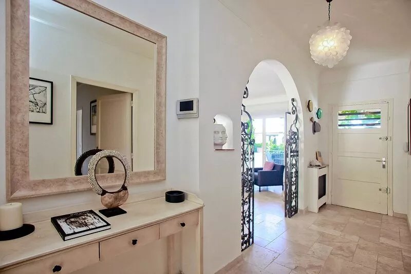 Prestige Luxury Villa in Cap d'Antibes overlooking the sea