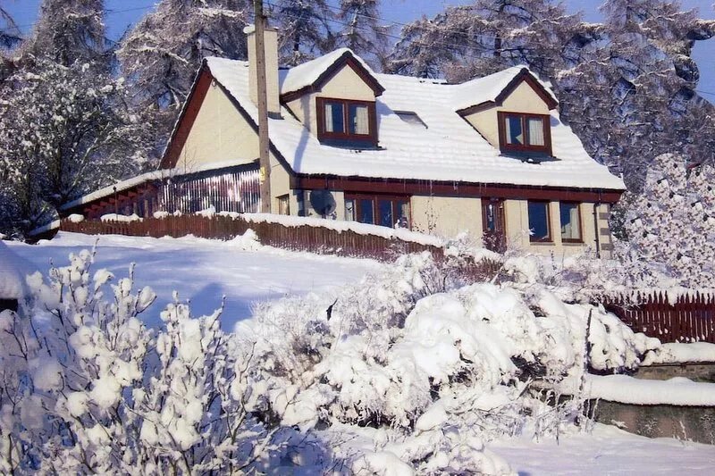 Two Storey House With Fabulous Mountain Views