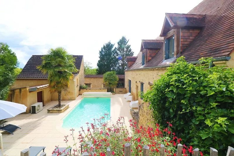 Charming stone cottage with private heated pool 1,5km Sarlat center