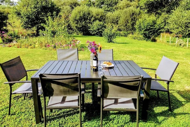 Coastal Farmhouse with heated pool and gardens 10 minutes from beaches