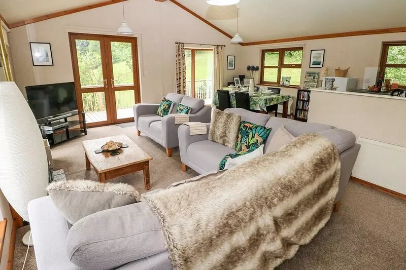 THE BEECHES, pet friendly, luxury holiday cottage in Narberth