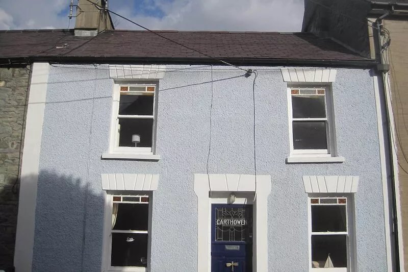 200 year old fisherman's cottage with stunning sea views in New Quay Wales