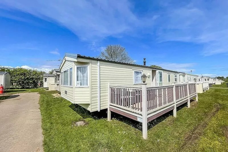 Lovely 8 berth caravan with decking at Sunnydale Park, Lincolnshire ref 35091BR