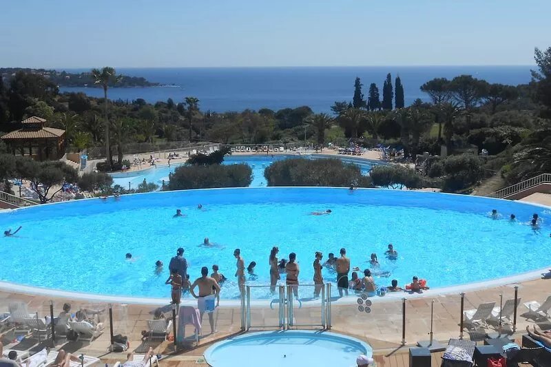 AGAY, Cap Esterel: magnificent sea view, swimming pools, parkg, top floor, 3