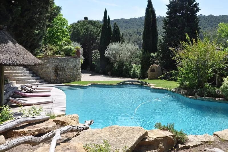 PRETTY VINEYARD COTTAGE ON PROPERTY 12 MINS FROM BANDOL AND BEACHES CLIM