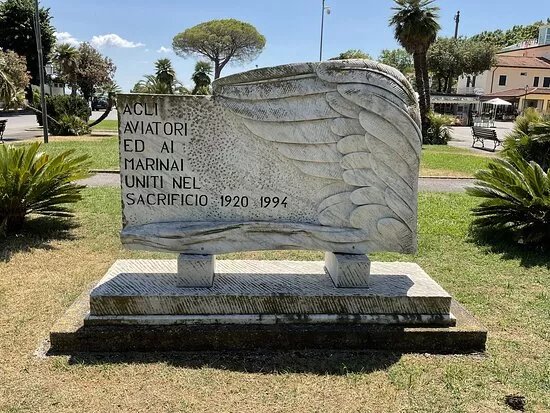 Monumento Ai Marinai e Agli Aviatori