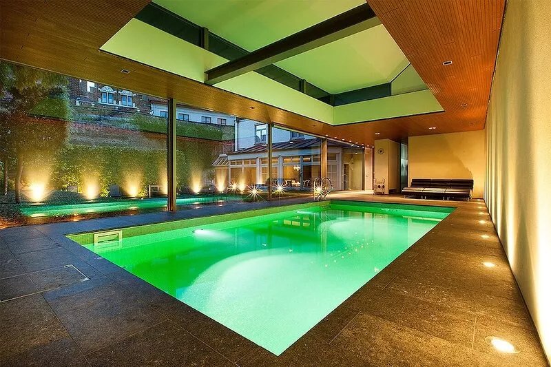 private garden and indoor pool in heart of Bruges