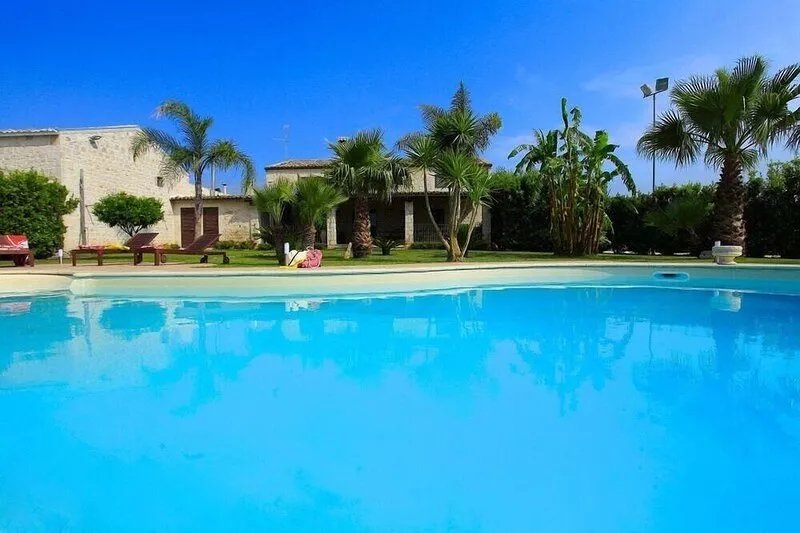VILLA ANTICA AIA - SWIMMING POOL, 7 ROOMS WITH BATHROOM AND WIFI IN SCICLI