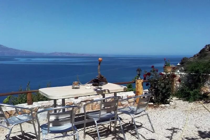 Apartment over the sea – Private place to swim