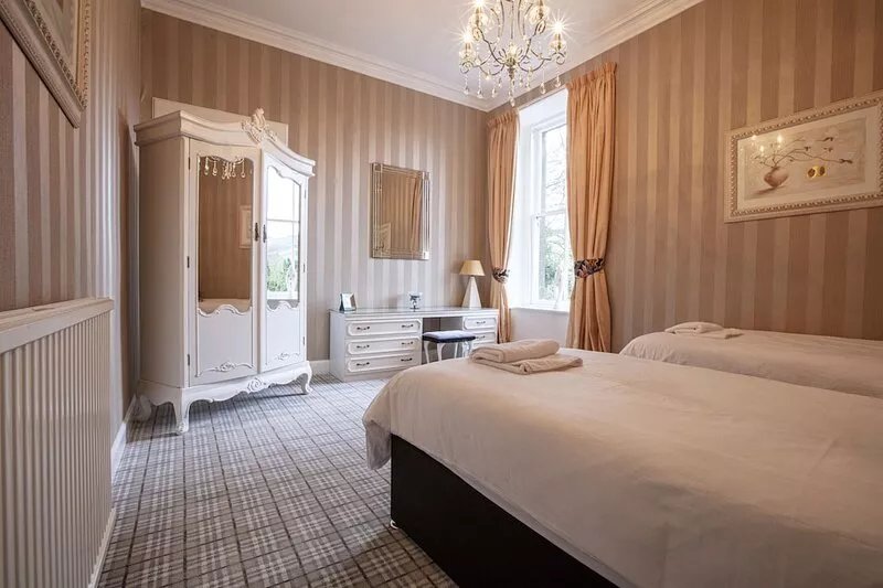 Newton Manor House -7 Bedroom House