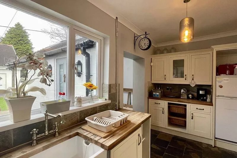 Charming 3 bedroom house with a warmth character