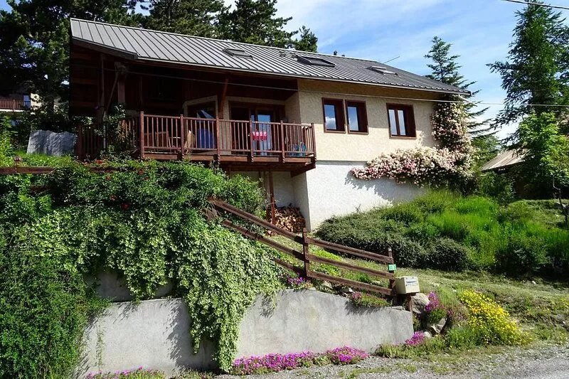 Pleasant family country cottage