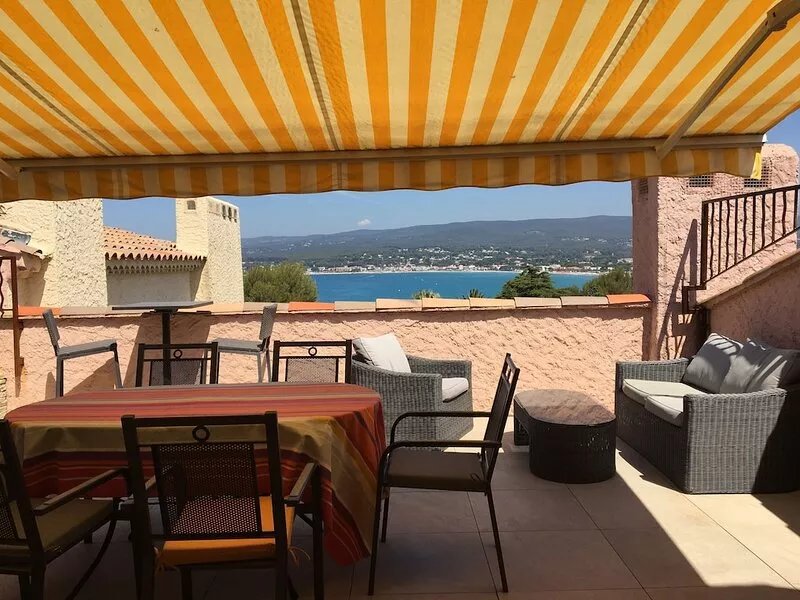Four-room apartment Saint Cyr sur Mer La Madrague sea view in guarded residence