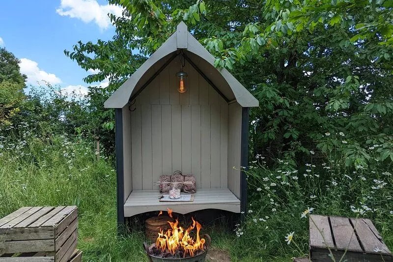 Old Tinny Cider Hut: A Unique stay in Beautiful Countryside