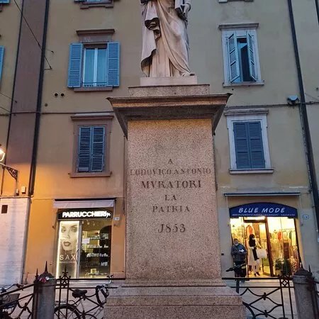 Monumento a Ludovico Antonio Muratori