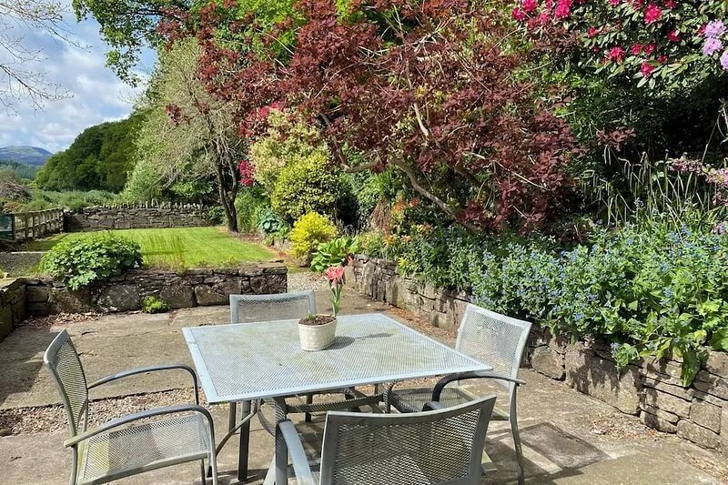 Spacious cottage - beautiful location, rural yet within easy reach of Crieff.