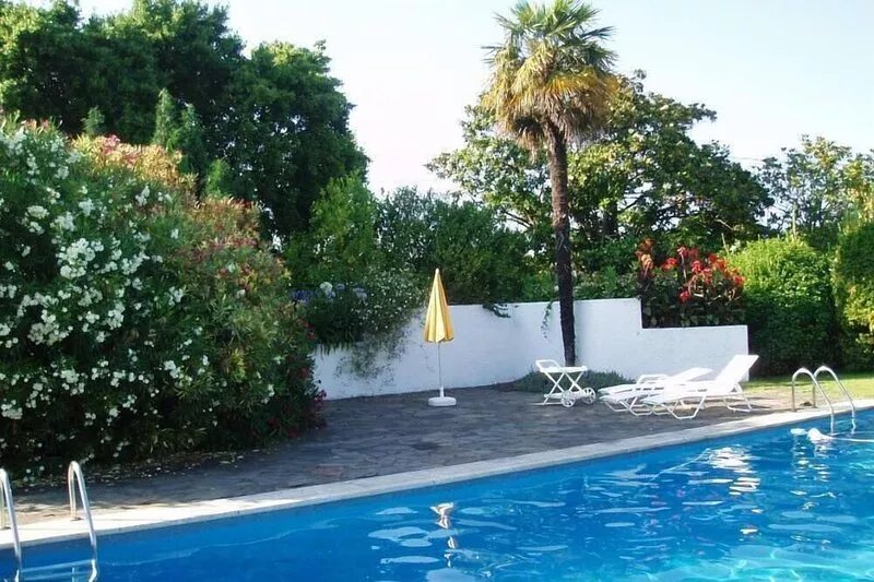 House with large private swimming pool, fireplace and garden of 3000 m2, free